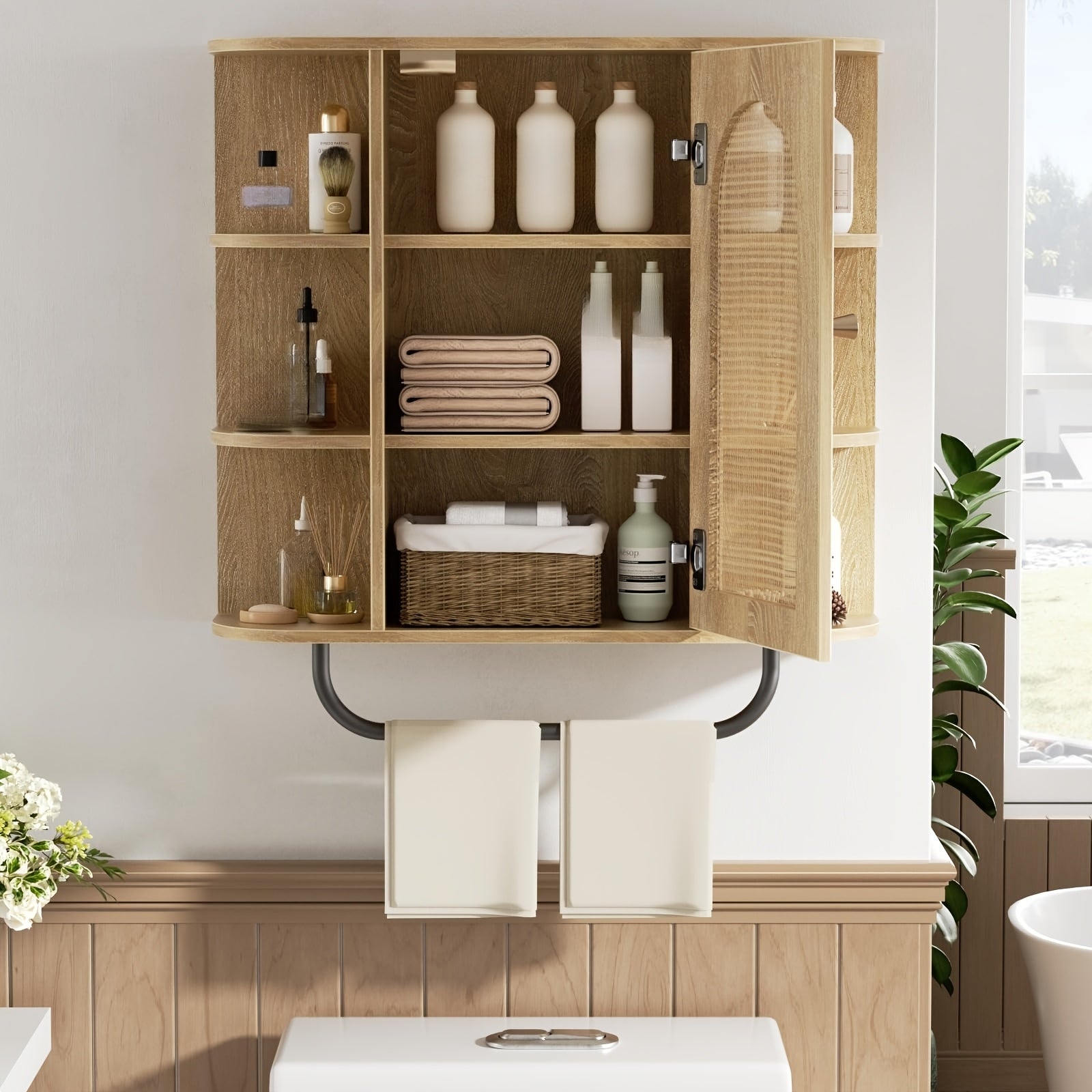 Armário de Banheiro de Rattan Montado na Parede com Barra de Toalha