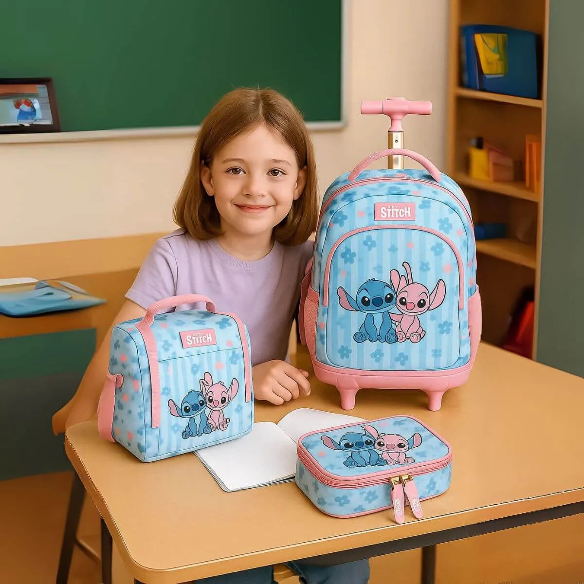 Kit Mochila Rodinhas Stitch Lancheira e Estojo